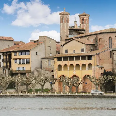 Lovely In Sainte Croix-volvestre Hébergement de vacances