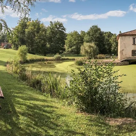 3 Bedroom Amazing In Sainte Croix-volvestre Montberaud